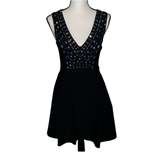 Guess Black Beaded Iridescent Blue/Green Skater Dress Size Small - Picture 2 of 4